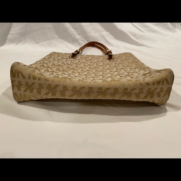 Michael Kors Tote - Picture 4 of 6